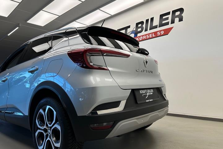 Sølv Renault Captur fra 2021