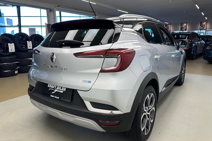 Sølv Renault Captur fra 2021