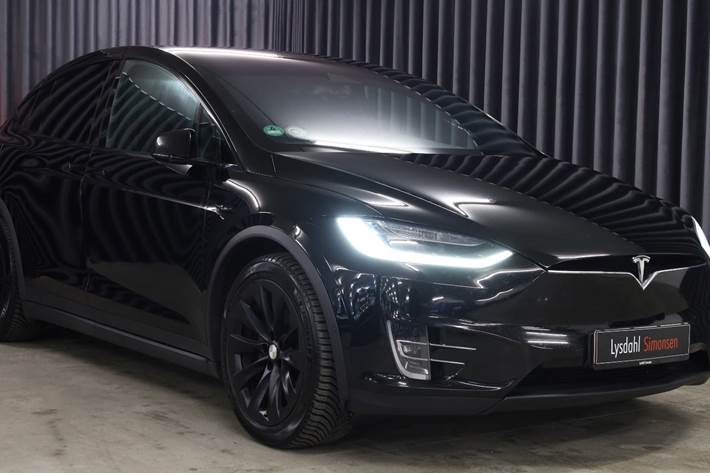 Rød Tesla Model X fra 2019