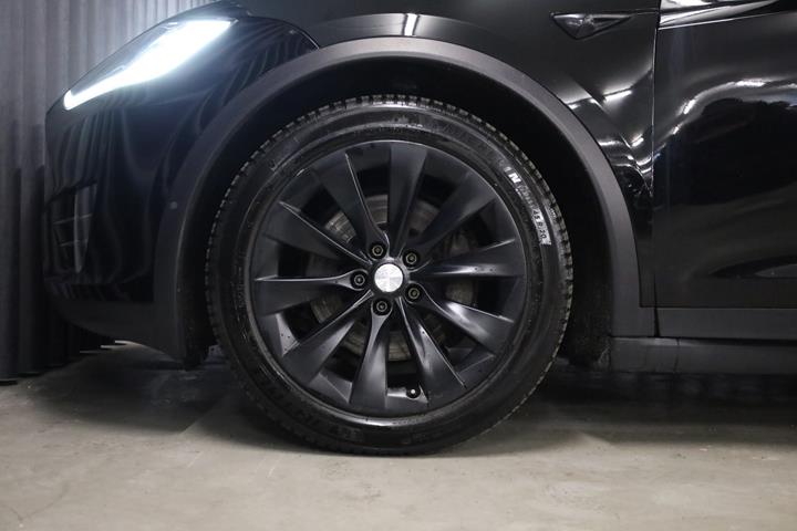 Rød Tesla Model X fra 2019