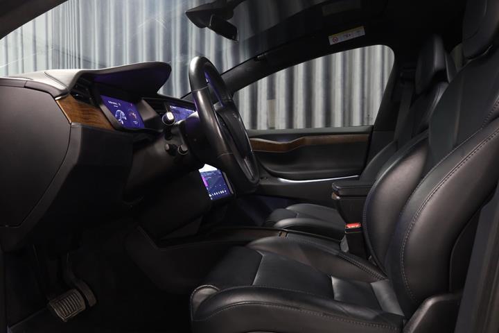 Rød Tesla Model X fra 2019