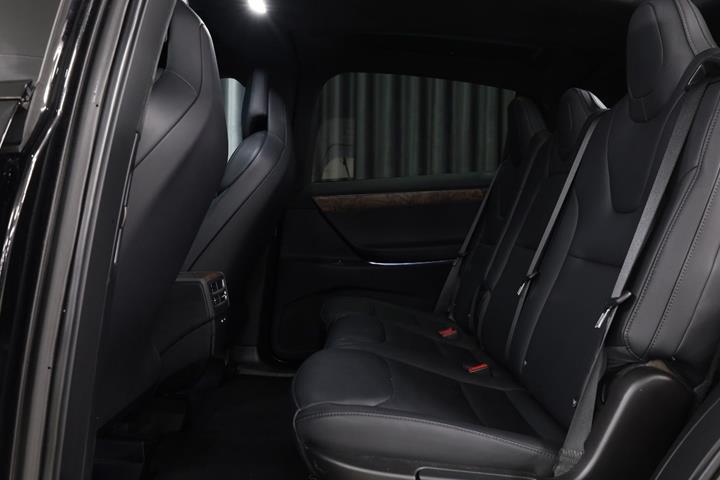 Rød Tesla Model X fra 2019