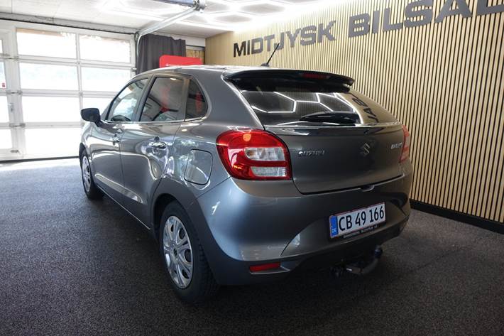 Grå Suzuki Baleno fra 2018