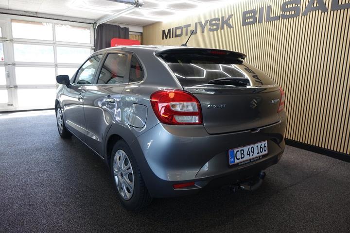 Grå Suzuki Baleno fra 2018