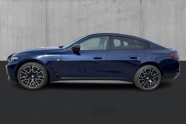 Blå BMW i4 fra 2025