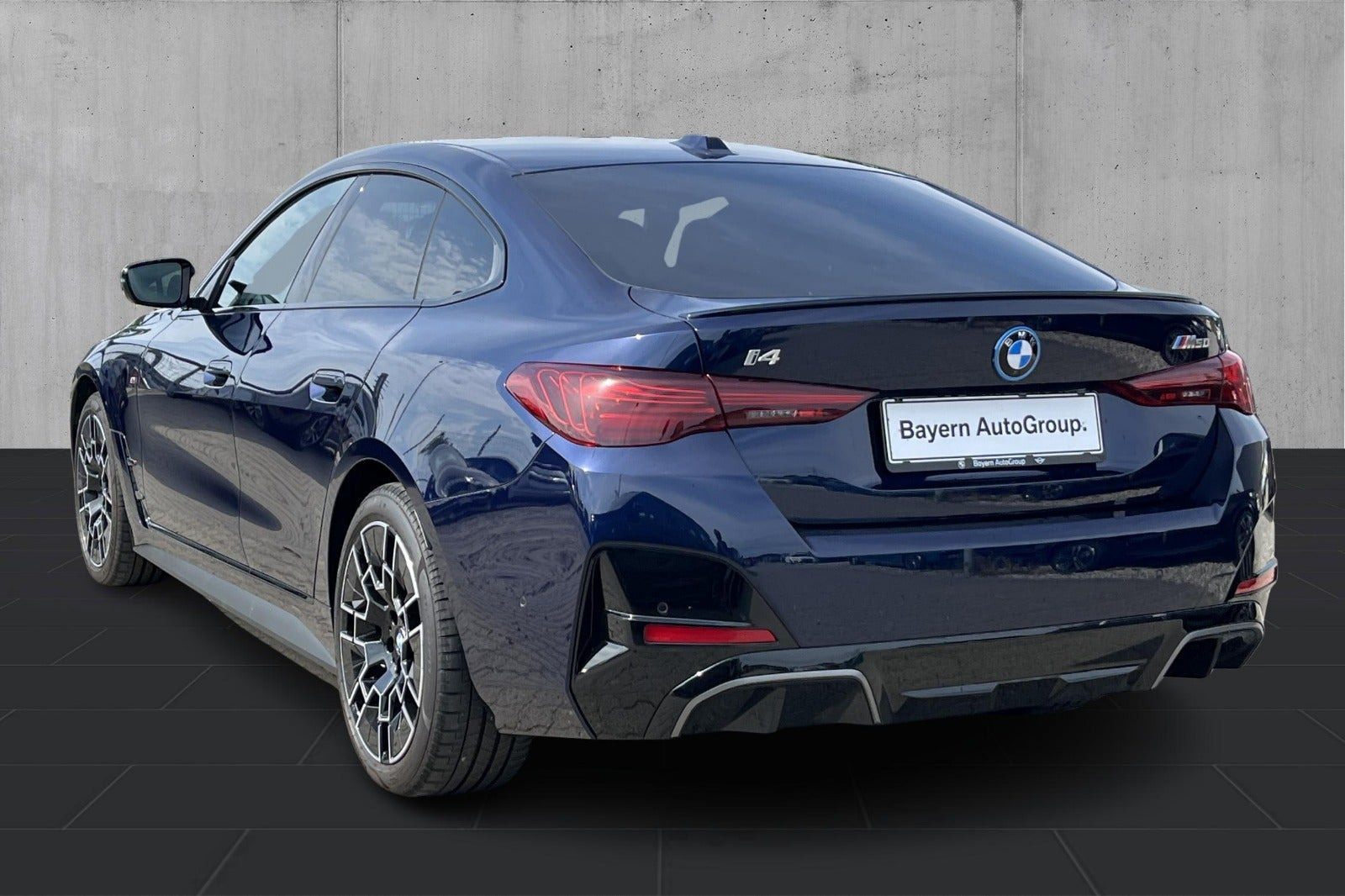 Blå BMW i4 fra 2025