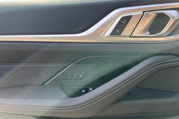 Blå BMW i4 fra 2025