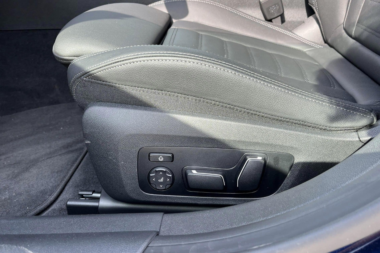 Blå BMW i4 fra 2025