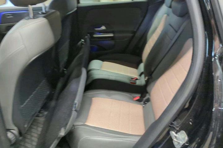 Sort Mercedes EQA250+ fra 2024