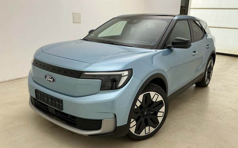 Ford Explorer 77 Premium Extended Range