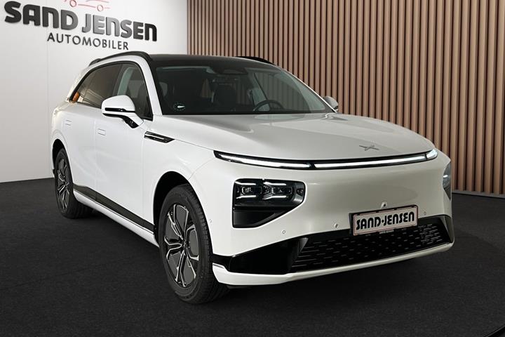 Hvid Xpeng G9 fra 2023