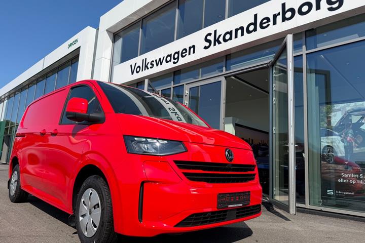 Rød VW e-Transporter fra 2025 set udefra