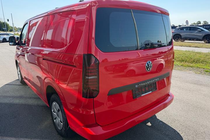 Rød VW e-Transporter fra 2025