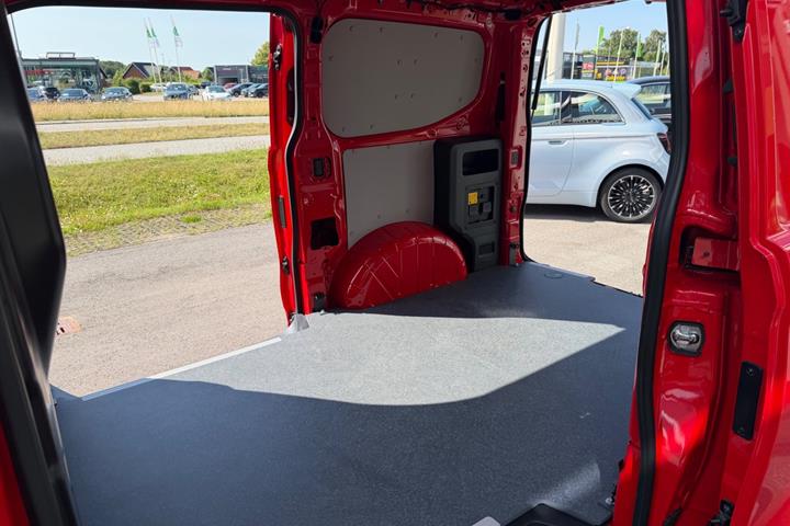 Rød VW e-Transporter fra 2025