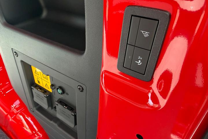 Rød VW e-Transporter fra 2025