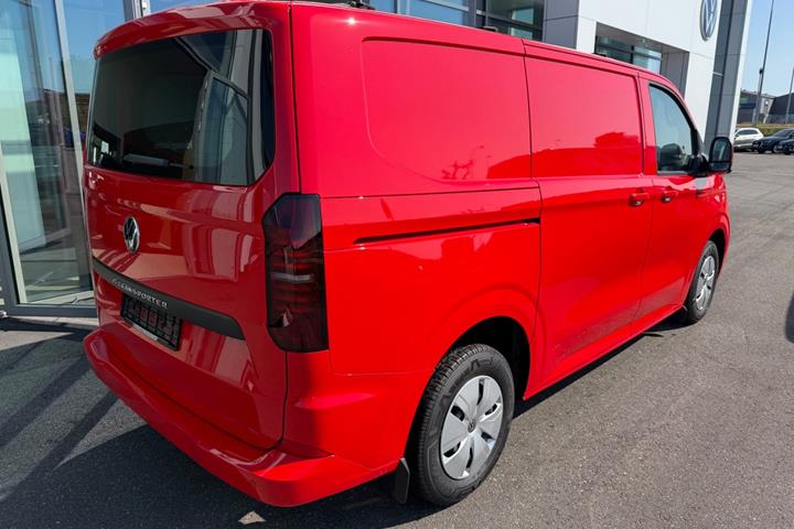 Rød VW e-Transporter fra 2025