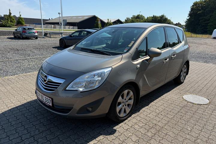 Grå Opel Meriva fra 2011 set udefra