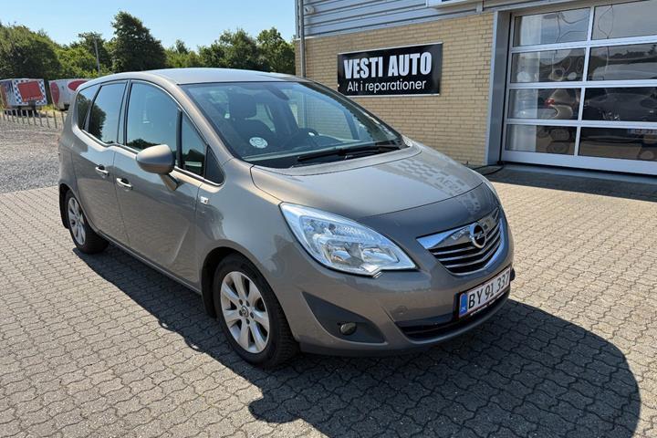 Grå Opel Meriva fra 2011