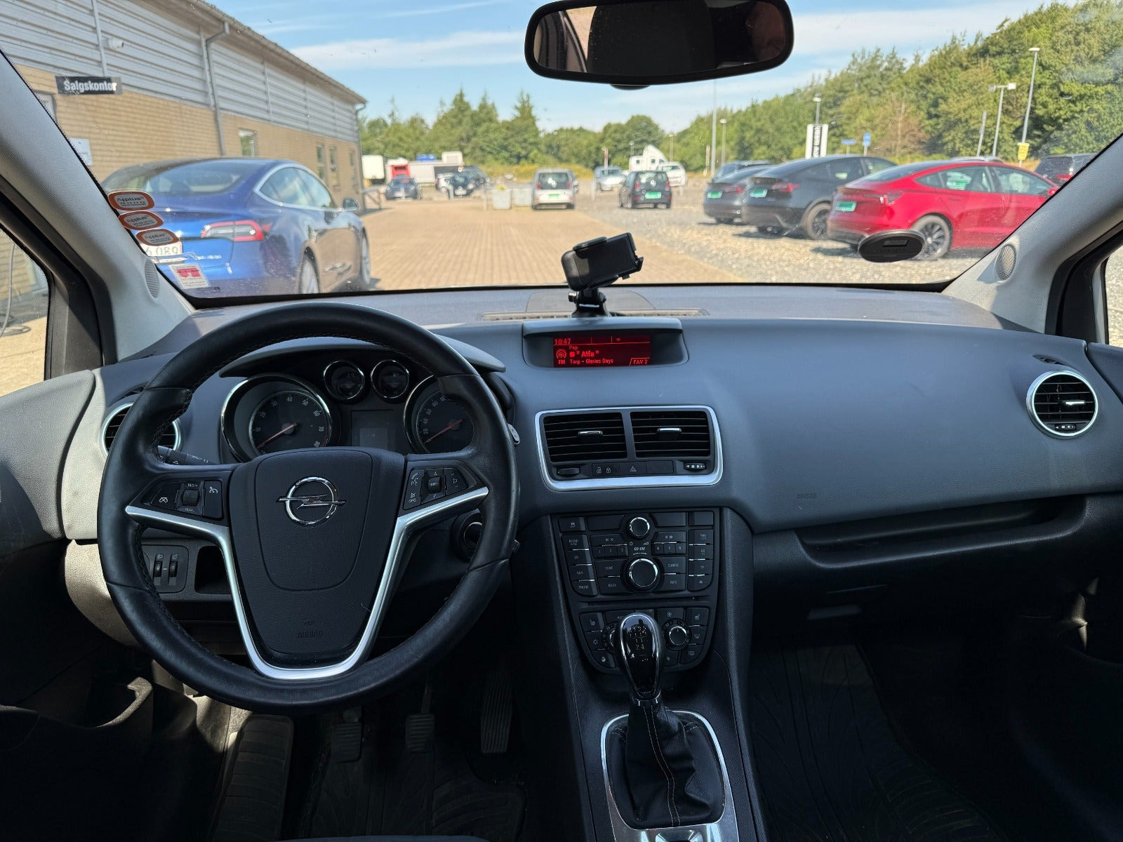 Grå Opel Meriva fra 2011