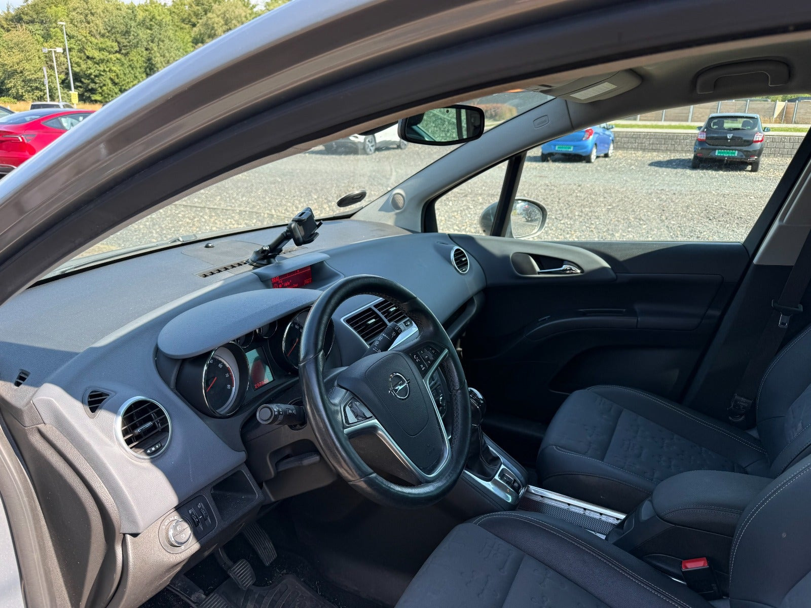 Grå Opel Meriva fra 2011