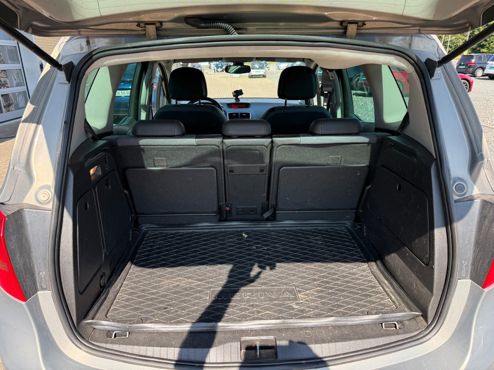 Grå Opel Meriva fra 2011