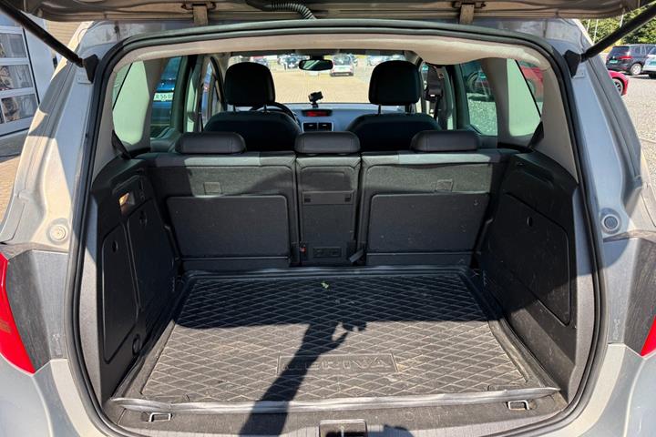 Grå Opel Meriva fra 2011