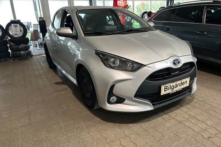 Sølv Toyota Yaris fra 2020