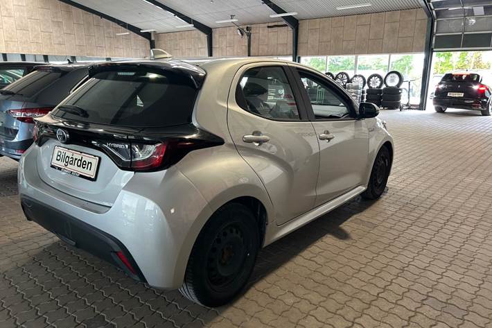Sølv Toyota Yaris fra 2020