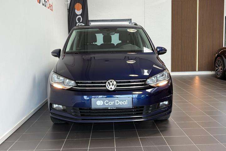 Blå VW Touran fra 2020