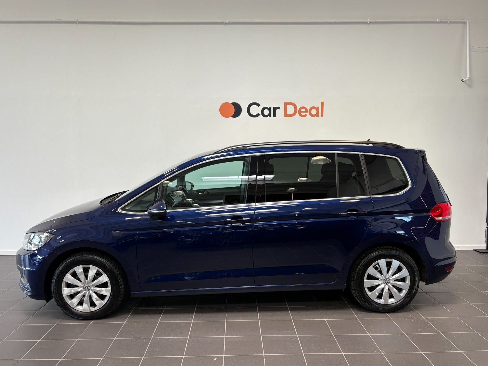 Blå VW Touran fra 2020