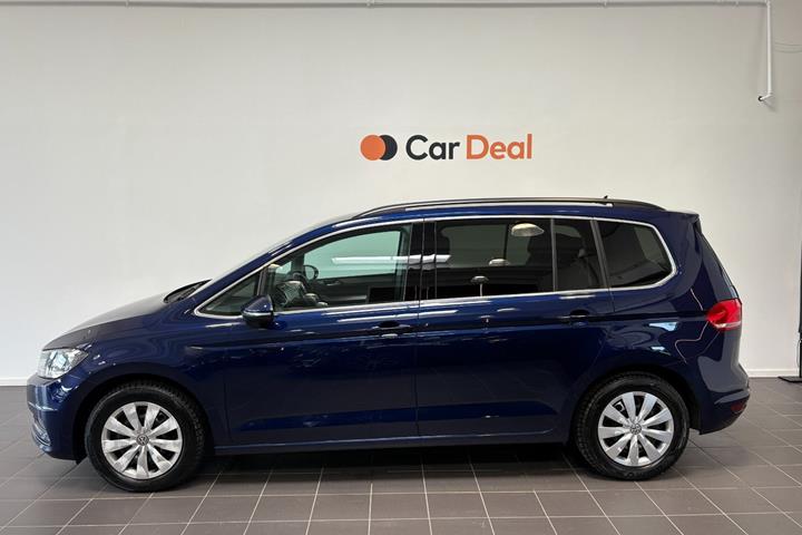 Blå VW Touran fra 2020