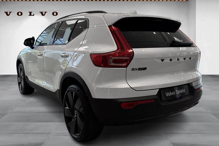Hvid Volvo EX40 fra 2025