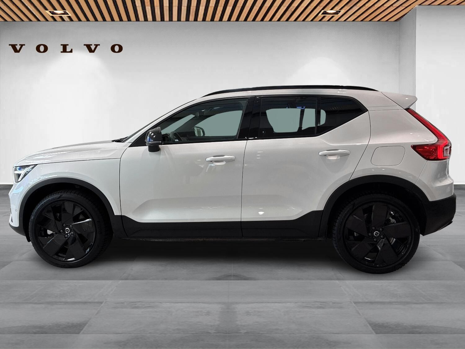 Hvid Volvo EX40 fra 2025