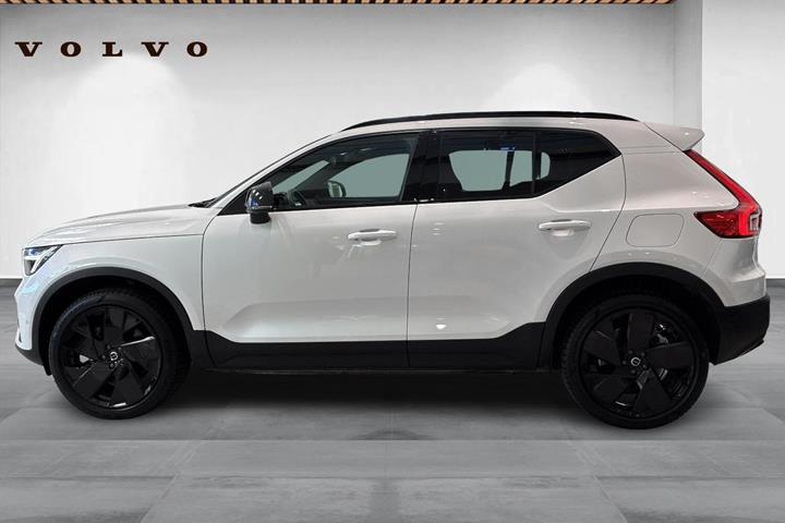 Hvid Volvo EX40 fra 2025