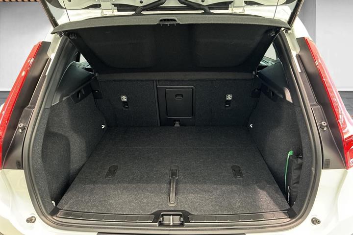 Hvid Volvo EX40 fra 2025