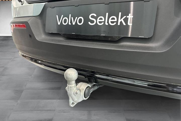 Hvid Volvo EX40 fra 2025