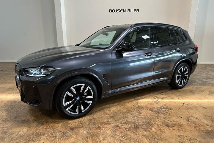 Grå BMW iX3 fra 2023