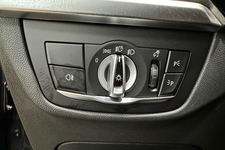 Grå BMW iX3 fra 2023