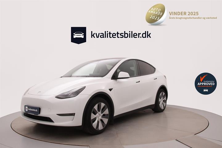 Hvid Tesla Model Y fra 2023