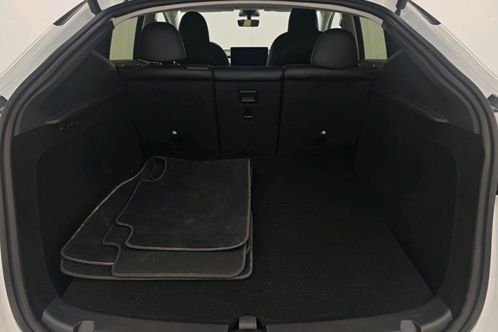 Hvid Tesla Model Y fra 2023