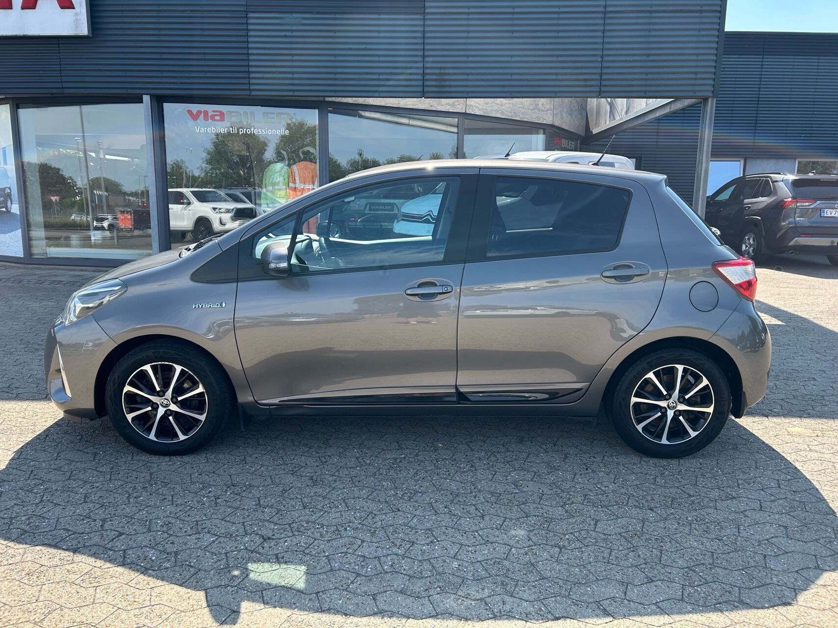 Bronze Toyota Yaris fra 2019