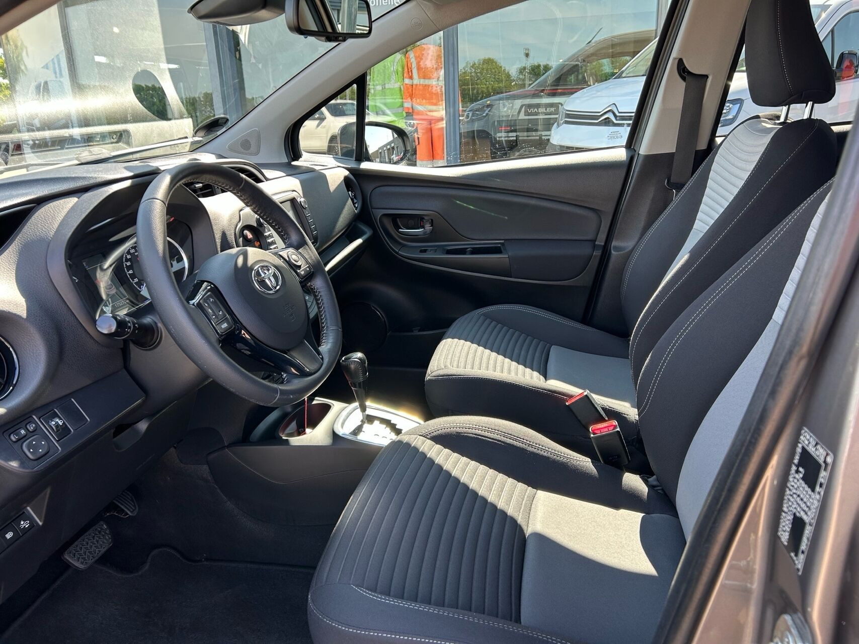Bronze Toyota Yaris fra 2019