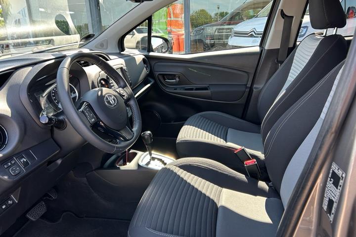 Bronze Toyota Yaris fra 2019