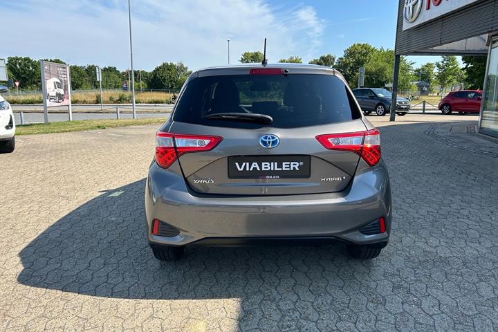 Bronze Toyota Yaris fra 2019