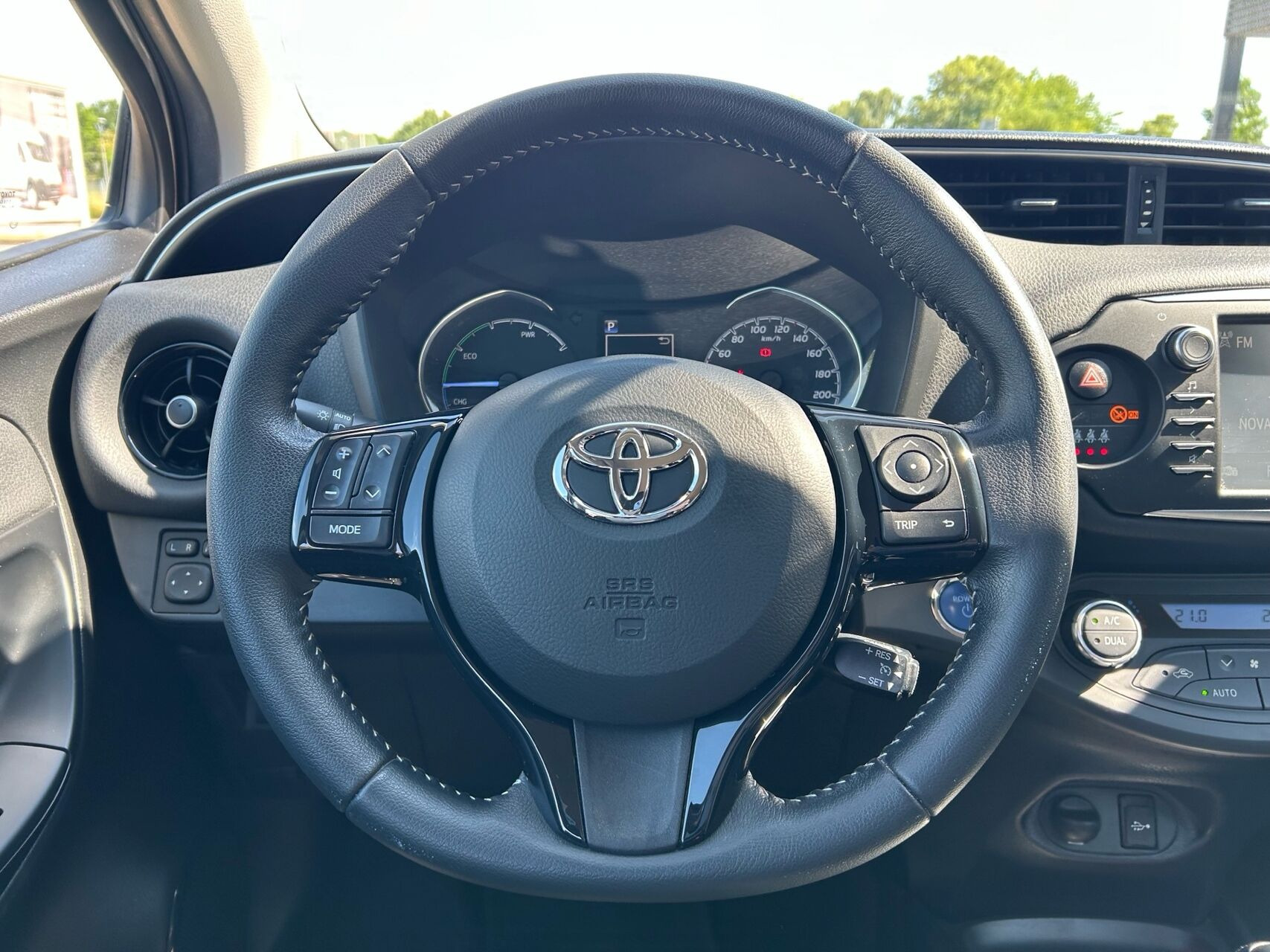 Bronze Toyota Yaris fra 2019