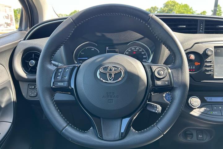 Bronze Toyota Yaris fra 2019