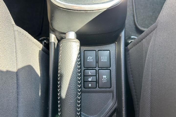 Bronze Toyota Yaris fra 2019