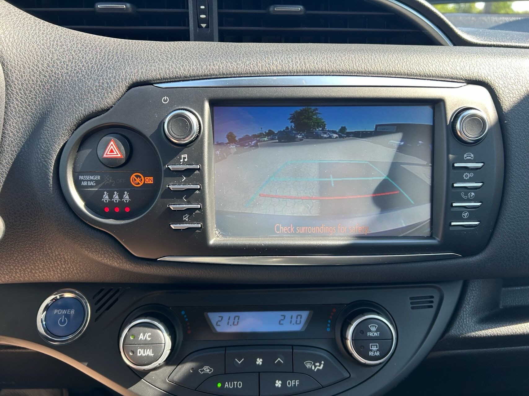 Bronze Toyota Yaris fra 2019