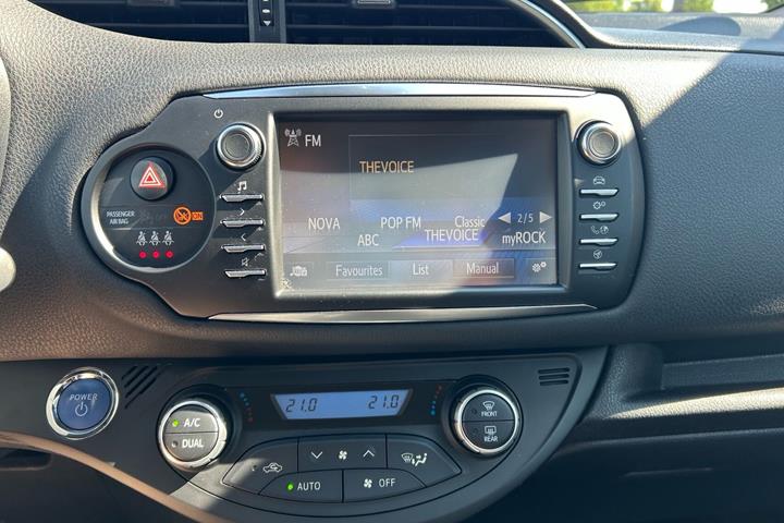 Bronze Toyota Yaris fra 2019