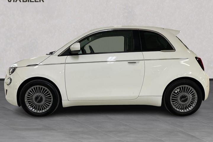 Hvid Fiat 500e fra 2024
